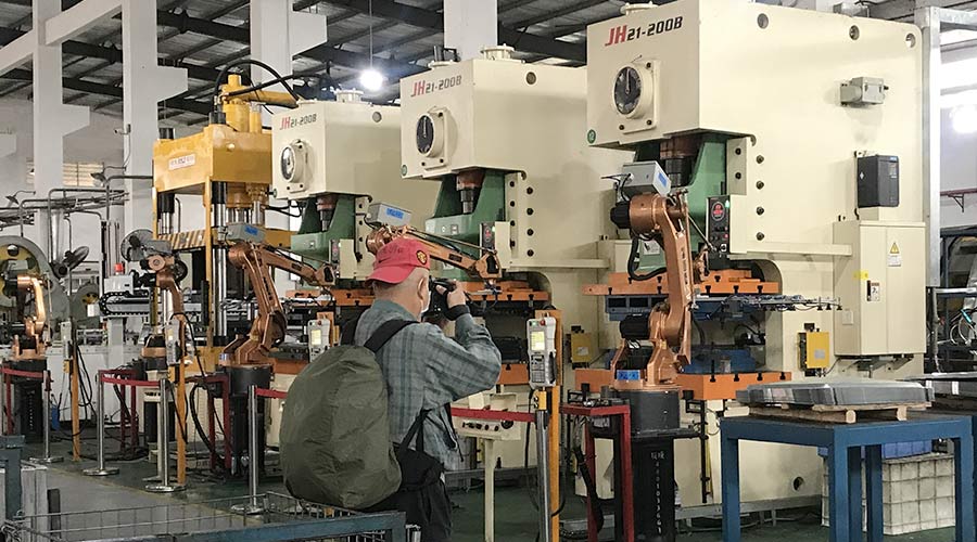 江門市攝影協(xié)會(huì)蒞臨金環(huán)電器拍攝交流  用鏡頭見證實(shí)力！