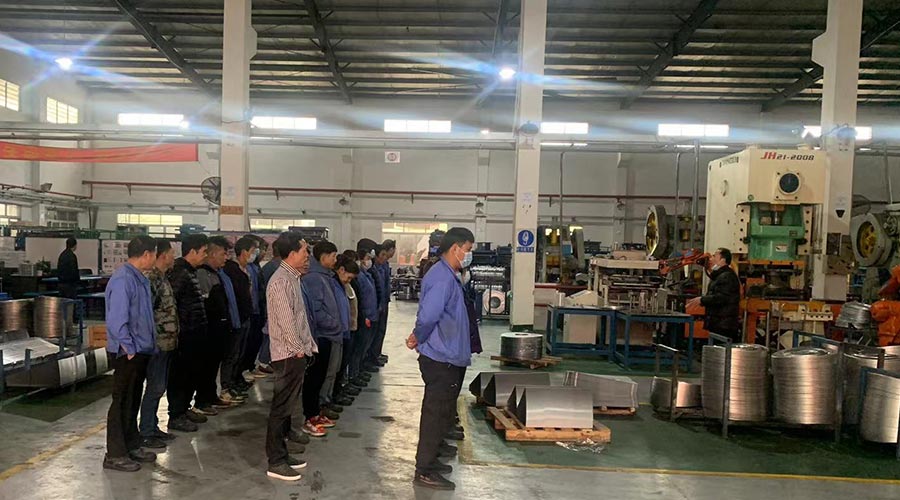 意氣奮發(fā)！金環(huán)電器沖壓車間組織人員開展例行早會